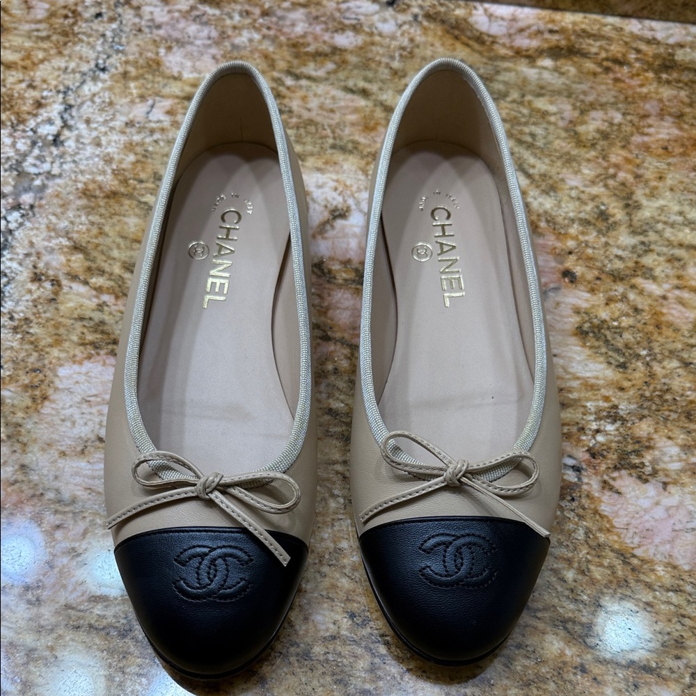 CHANEL Two-Tone Beige and Black Classic Ballerina Flats